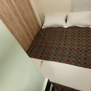 Near Airport Ac Couple Friendly Small Cozy Room At A Budget Inn